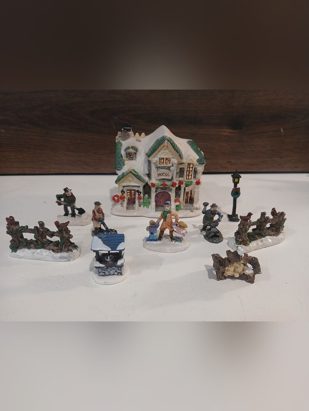 Lot Of 10 Vintage Cobblestone Corners Village Hotel Figurine With Accessories.
